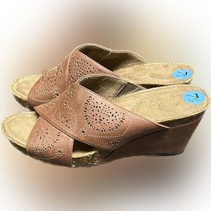 Natural Soul Tourna Brown32 size 7.5 NWT sandals